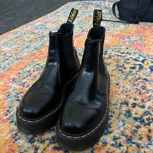 Dr.Martens 2976 SMOOTH LEATHER PLATFORM CHELSEA BOOTS